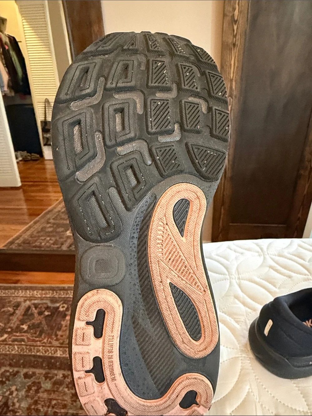 Brooks women’s Dark Blue/Black Adrenaline GTS 24 - barely worn!